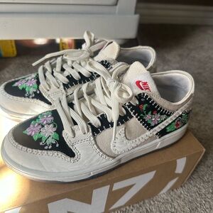 Nike N7 SB DUNK Floral Embroidered Sneakers - Black and White M5/W6.5